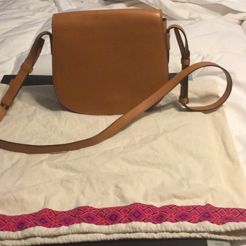 Tory Burch leather saddle purse in EUC. Used 3x